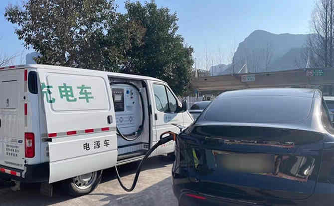 新星汽车搭电